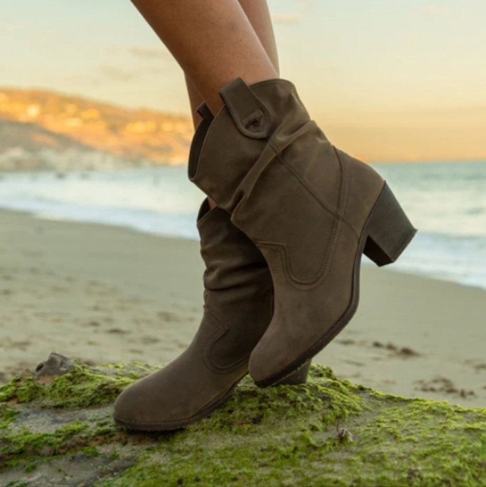 ROCKET Dog Women's Sheriff Vintage Brown Faux Suede Short Western Boot 7.5